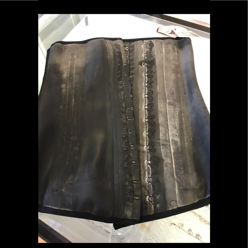 Annchery waist trainer size 32 BRANDNEW WITH TAG